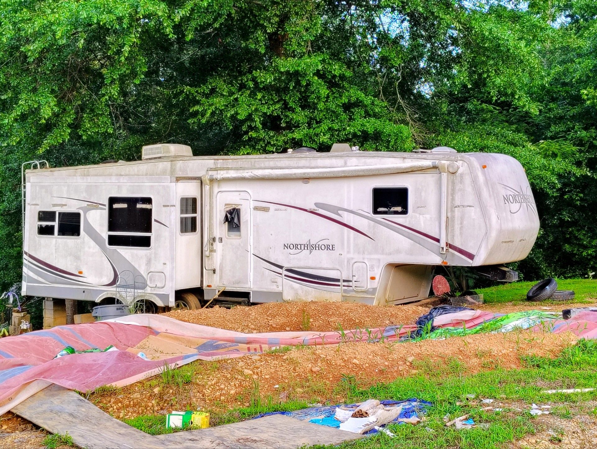 2008 Coachmen Northshore fifth-wheel RV, a popular recreational vehicle known for its spacious layout.