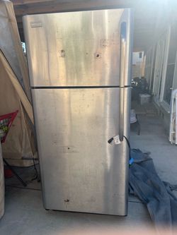 Frigidaire Stainless Steel Top-Freezer Refrigerator