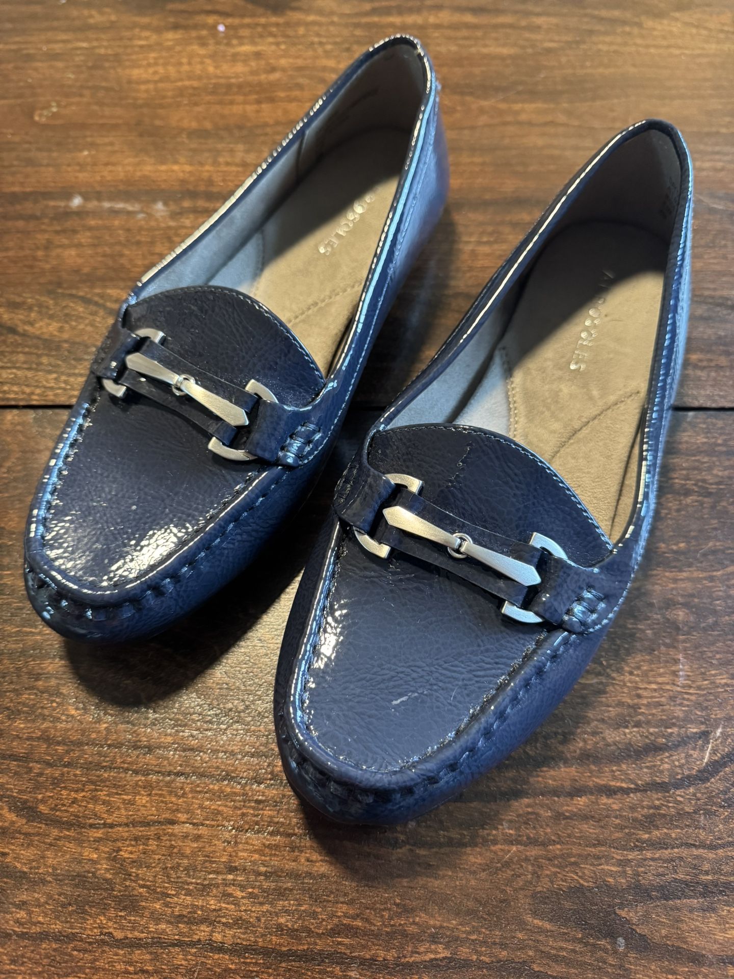 Classy flats. Brand new. Size 8.5 