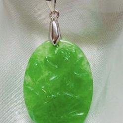 Green Jade Carved Dragonfly Pendant In Sterling Silver 20.30 Ct