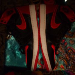 Air Jordan 1 Retro/Satin (Women's Sz.12)Sz.10.5 Mens