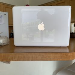 Apple Macbook iCloud  Clean 