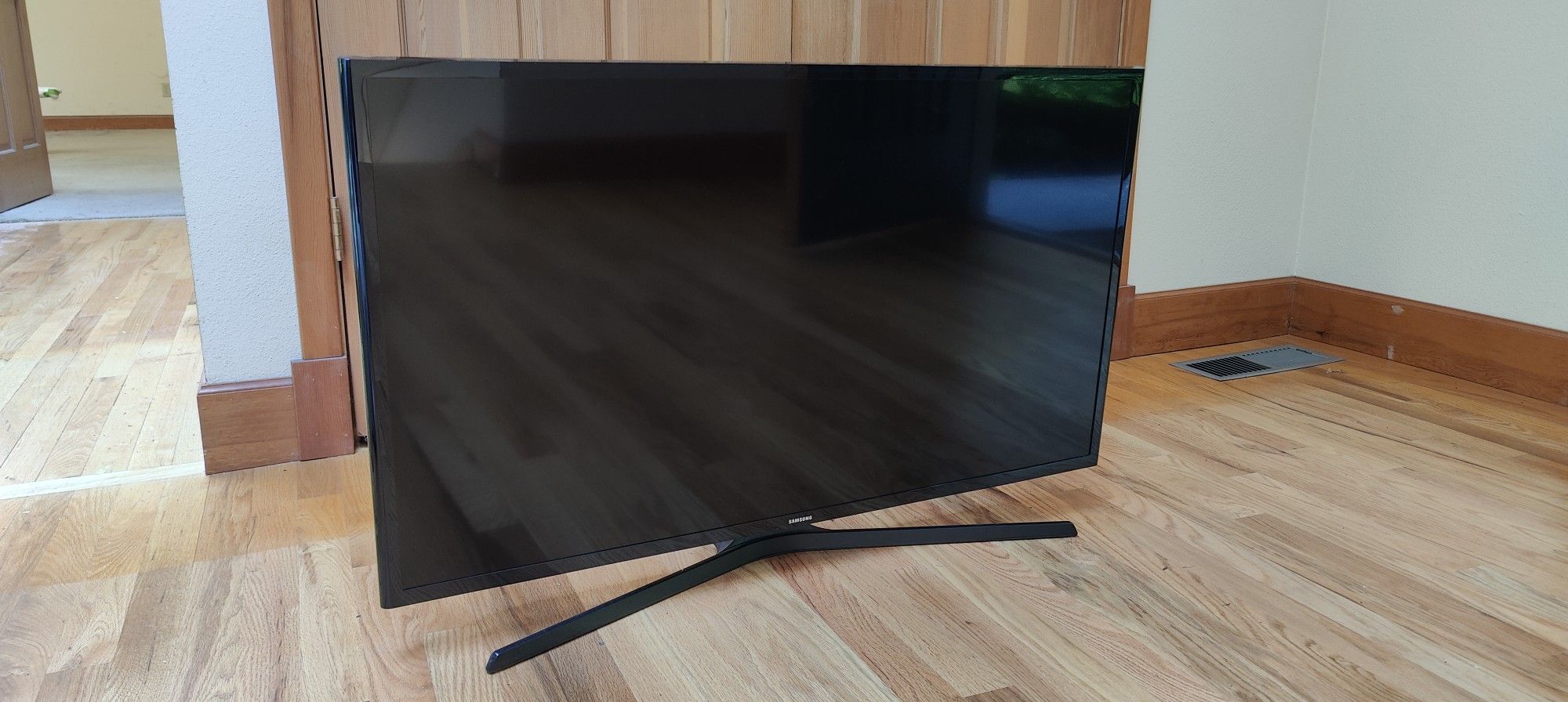 40" Samsung LED Smart TV $100