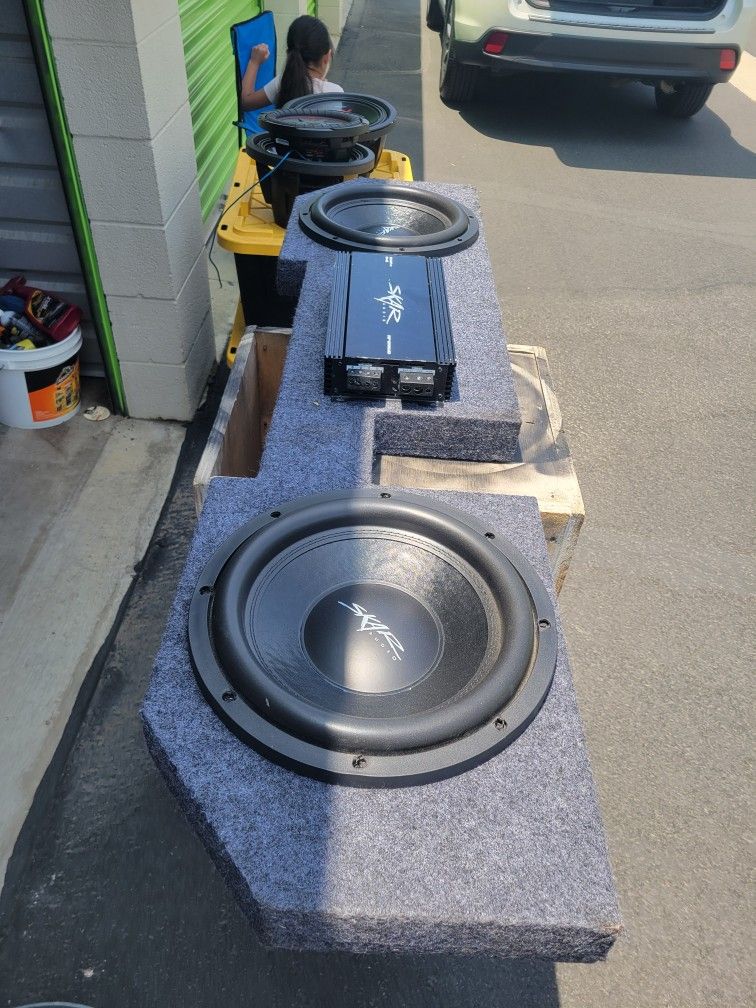 UNAS BOCINAS Y AMPLIFIER