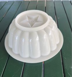 Vintage Tupperware Jel-n-Serve gelatin mold & removable star insert