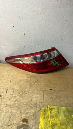 2015 2016 2017 Toyota Camry driver side taillight