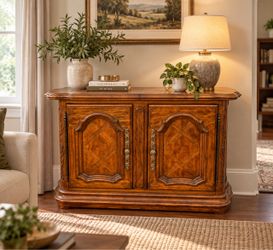 Vintage Drexel Wood Buffet & Server – Expandable Sliding Top – Elegant Storage!