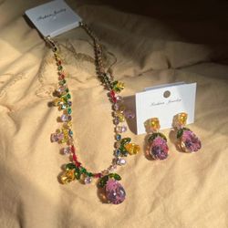 The performance featured a vine-themed mermaid tears rainbow gemstone necklace and a runaway princess Barbie pink teardrop zircon earrings