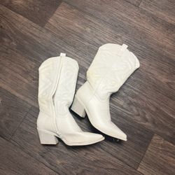 Cowgirl Boots Size 39 (size 8) 