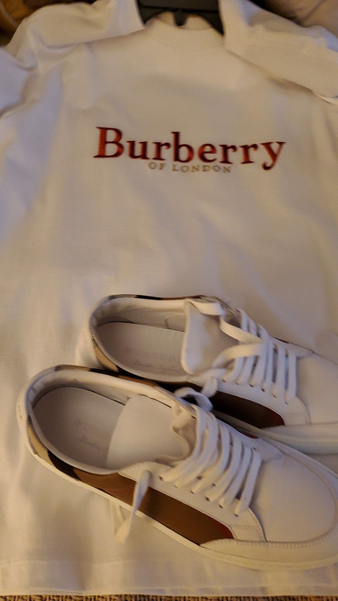 Burberry shirt med $80
