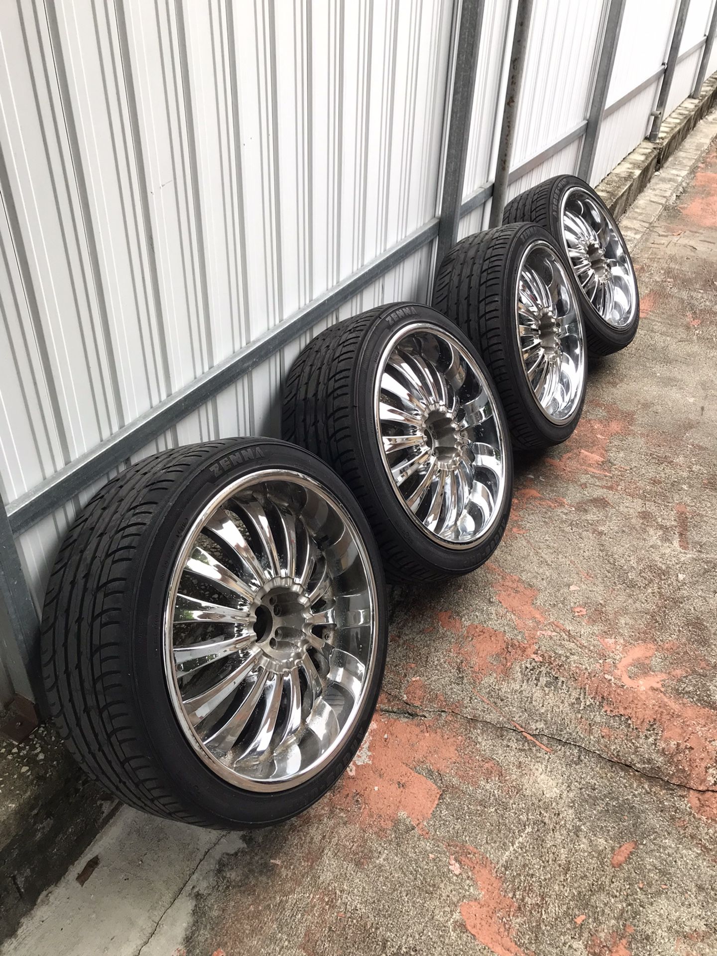 Llantas Rines Cromados R 22 De 5 Lug Son De 5 Huecos Ok ✅