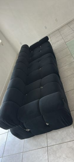 Cylar 104’ upholstered sofa (black)