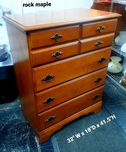 Rock Maple Colonial Bureau / Wooden Maple Chest Of Drawers / Maple Dresser / Quality Furniture 