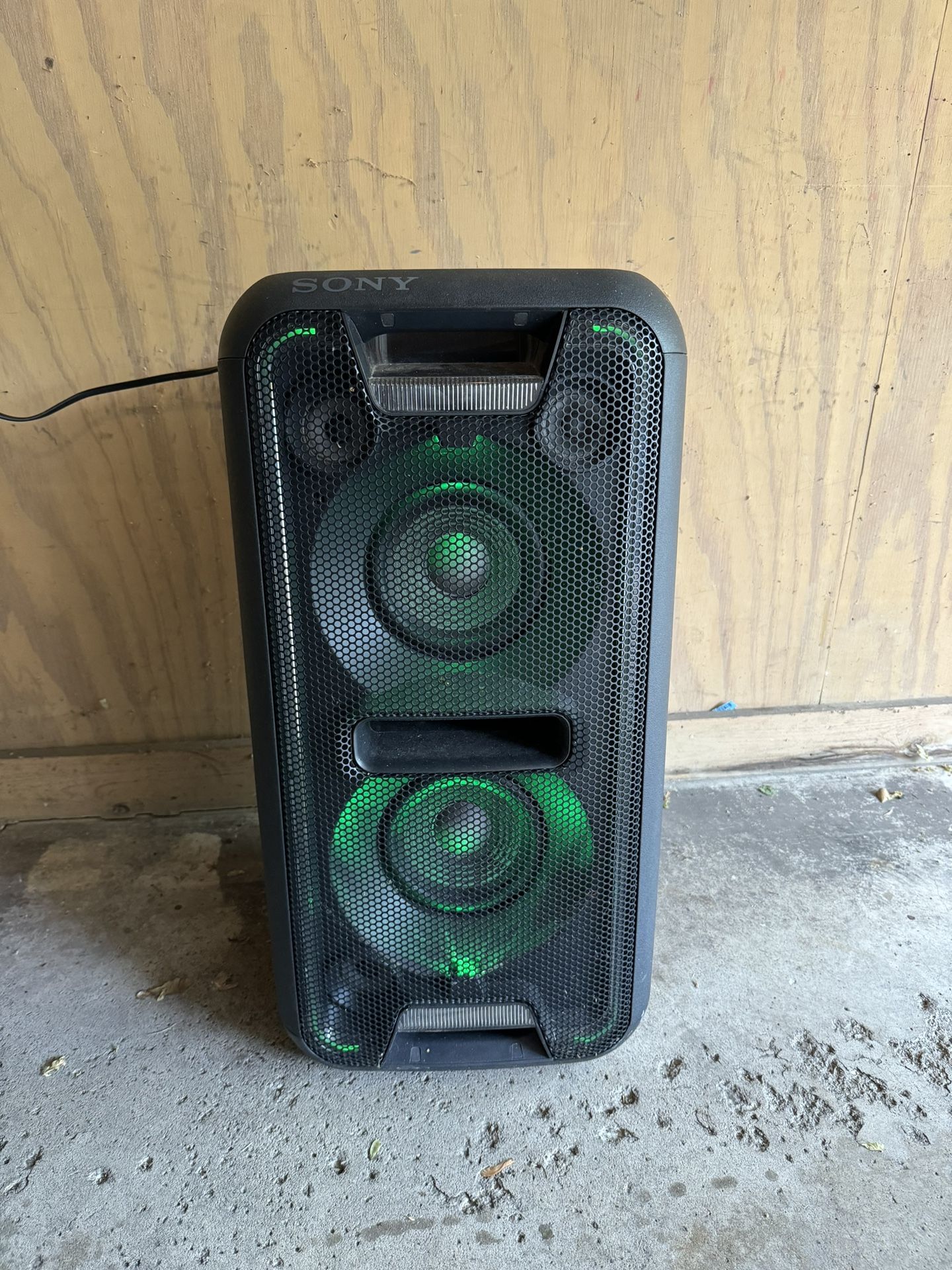 Sony GTK-XB7 Bluetooth Party Speaker Not Wireless/rechargeable