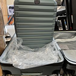 Delsey Paris Carry-On Hardside Spinner – Used (Carry-On Only) 