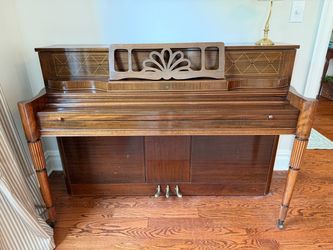 Hardman Upright Console Piano