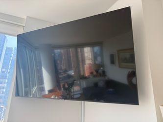 Samsung 58" 4K Smart TV + Wall Mount + Remote