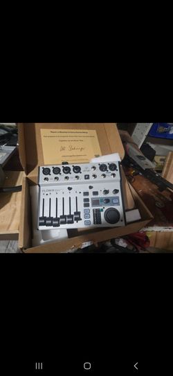 Beringer digital mixer 8-input with bluetooth