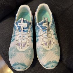 Womans Skechers Size 9 LIKE NEW