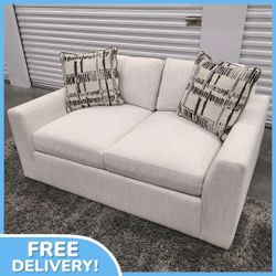 Living Spaces Loveseat Couch 💥 Free Delivery 💥