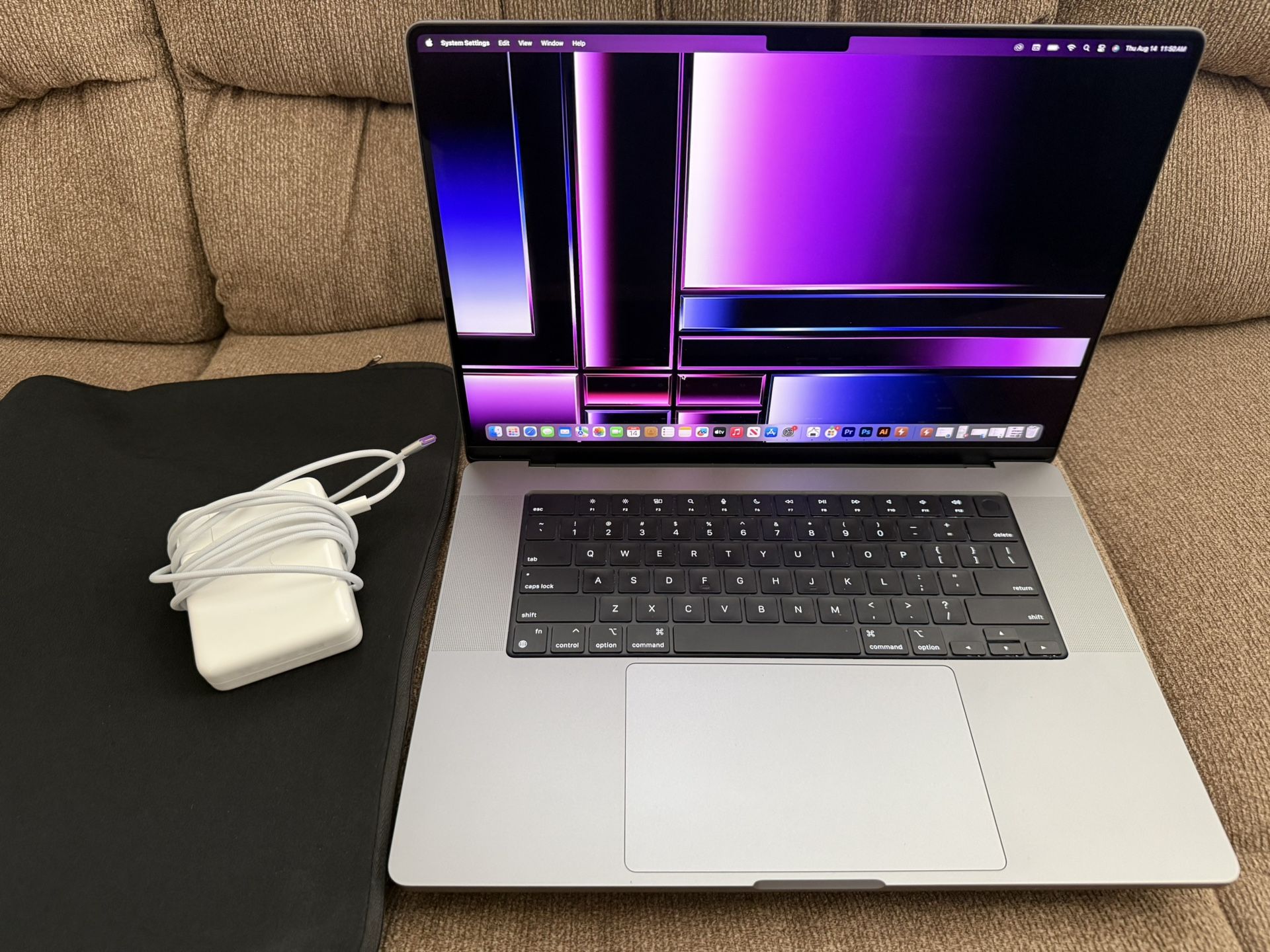 2021/2022 Apple MacBook Pro 16-Inch "M1 Max" 10 cores, 32cores GPU, 32GB ram,1TB SSD,Excellent,53 Cycles