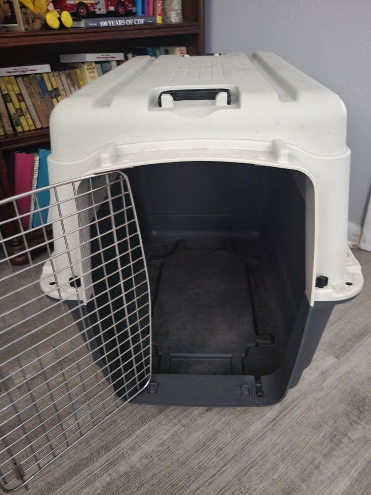 Large Dog Crate/Carrier