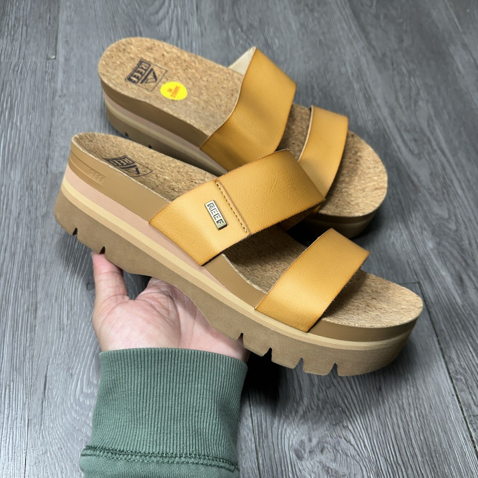 Reef Platform Sandals womens size US 9 Cushion Vista Hi 2.5 Natural Cork Slide