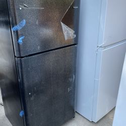 Frigidaire Top Freezer Refrigerator 