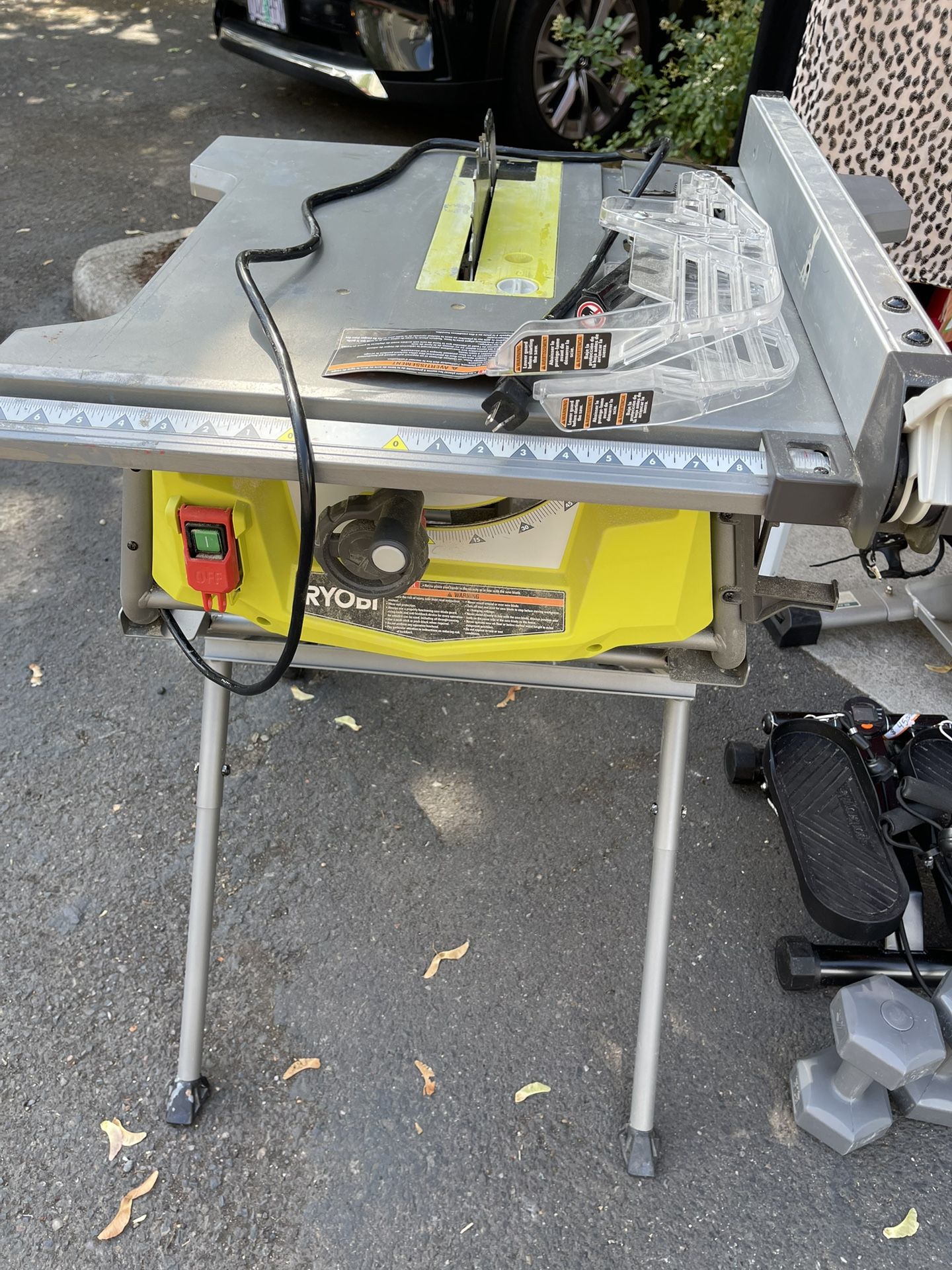 TABLE SAW (HOSE NOT INCLUDED)