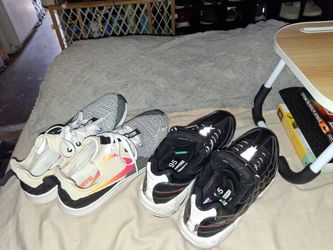 Size 7.5 nike both pairs