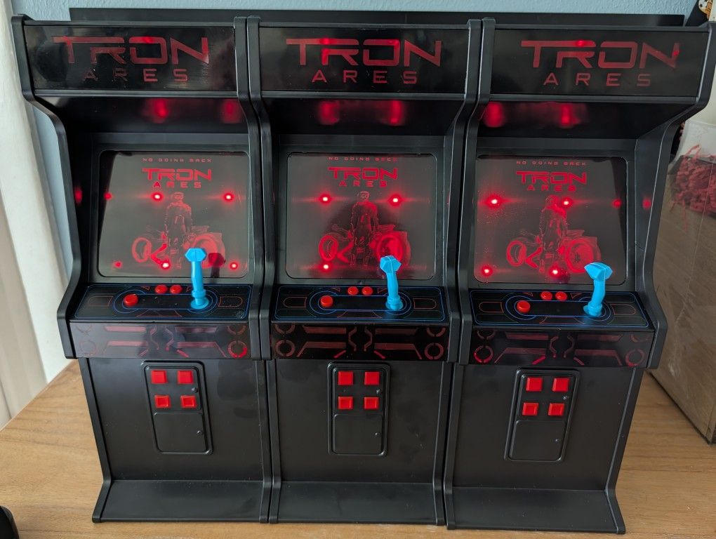 Disney Tron Light Up Arcade  Cabinet Popcorn