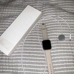 Apple Watch Series 9 (GPS) 45mm Starlight Aluminum Case with Starlight Sport Band - M/L - Starlight