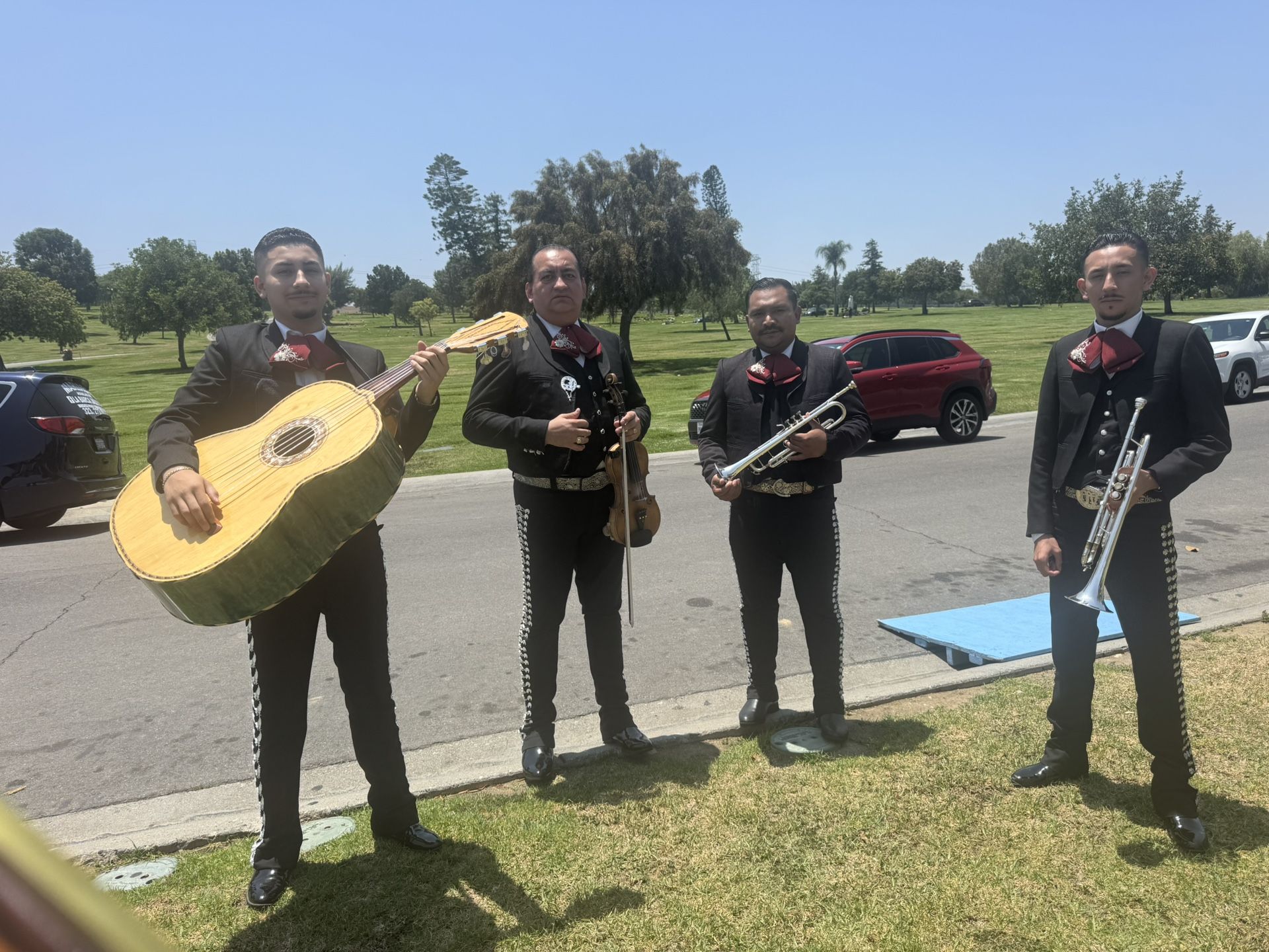 Mariachi Guitarrón
