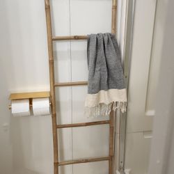 With Tags NEW Bamboo Towel/Blanket Ladder