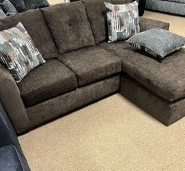 Cozy nice reversible chaise Sectional!