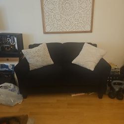 Couches 200 Dollara