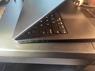 Apple MacBook Pro M5 chip 512 GB