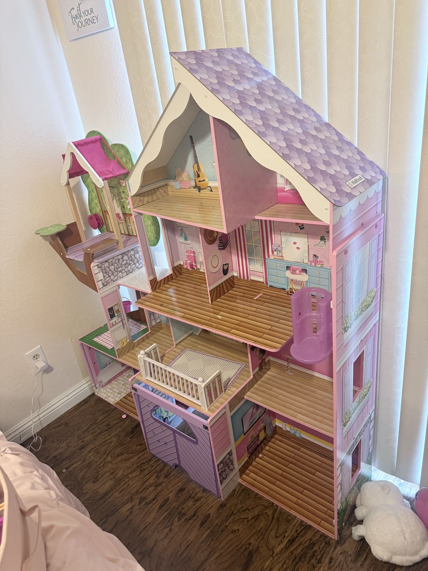 Doll House 