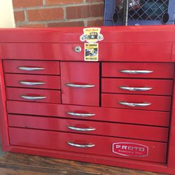 Proto professional heavy duty tool chest. Has 10 drawers for lots of storage