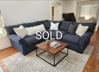 Oversized Living Spaces Sectional Like New!