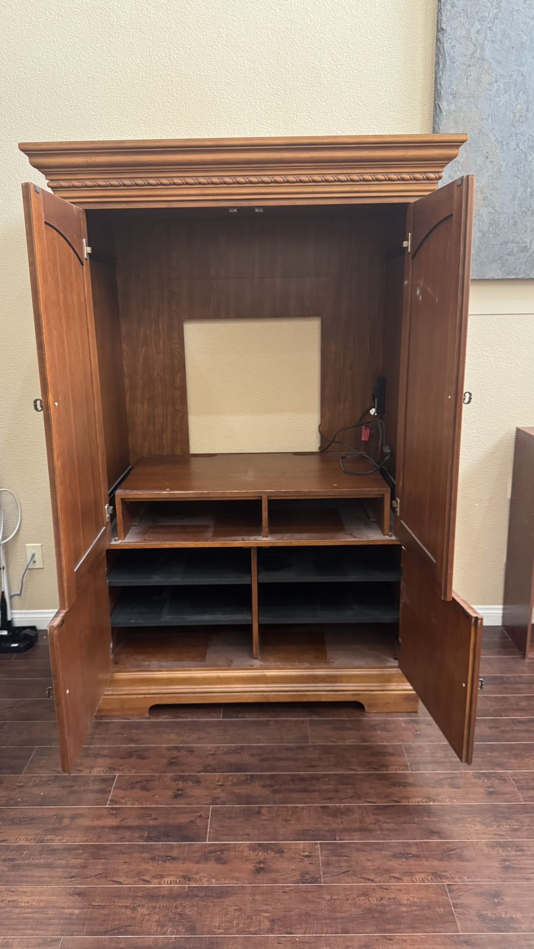 ๐ฆ Vintage Beautiful Cabinet for Sale โ Excellent Condition! โจ Elegant classic-style wooden cabinet โจ Perfect for living room, bedroom, or office โจ P