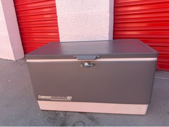 Coleman steelbelted80 vintage 1980s cooler in gray and white!