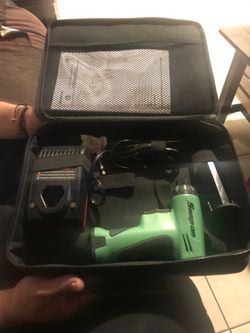 Cordless screwdriver set