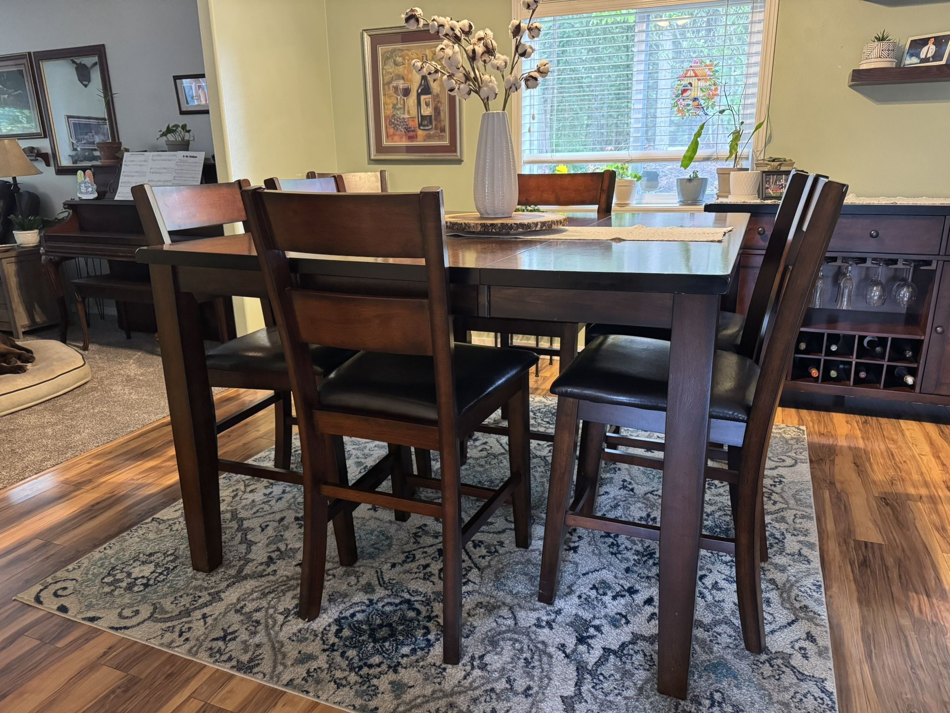1 Dinning table & 8 Chairs