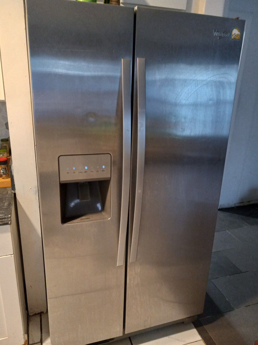 Whirlpool Stainless Steal Double Door Refrigerator 