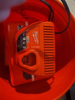 Milwaukee M12 battery charger