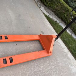 Full Size 2.5 Ton Pallet Jack 