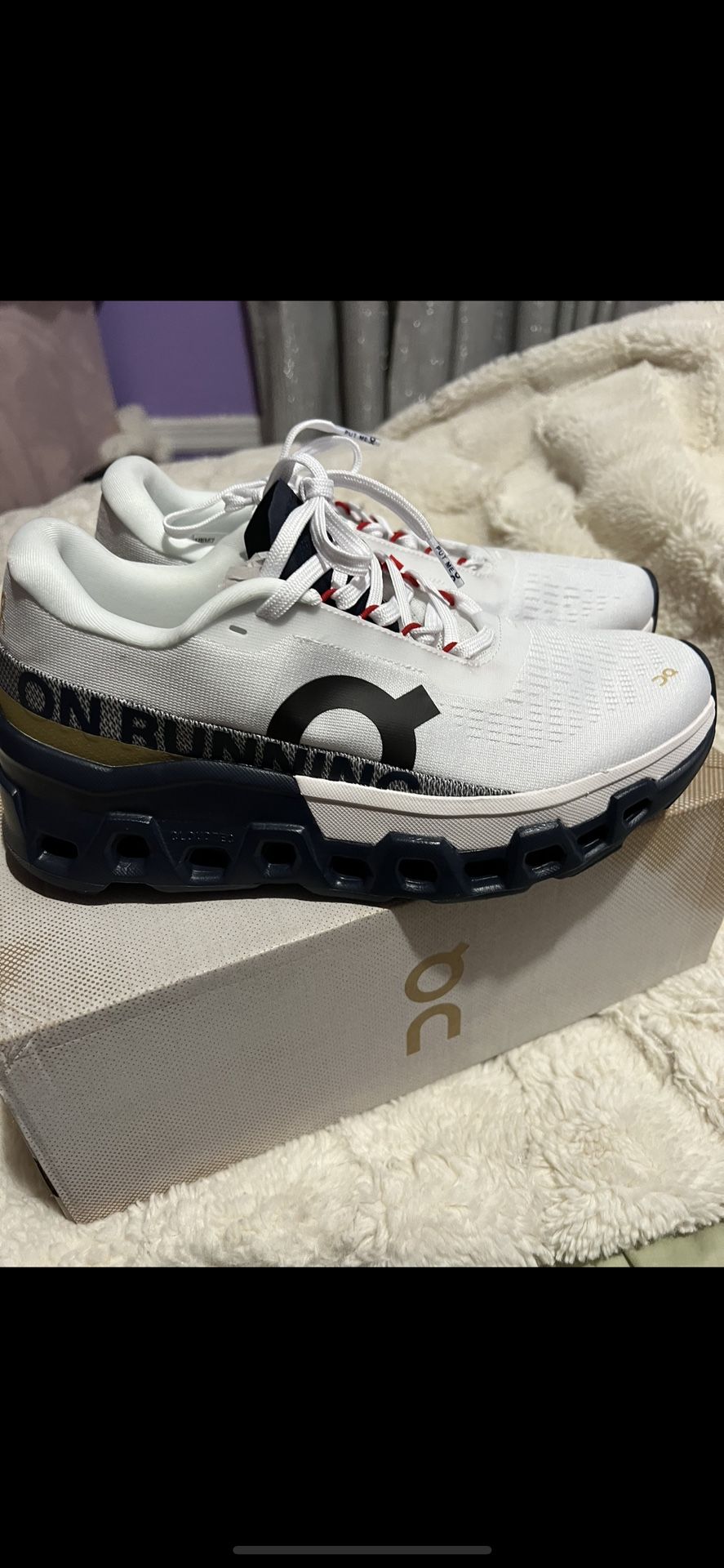 ON CLOUD SIZE 7 Men