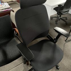 Steelcase V2 Leap Office Chair With Headrest