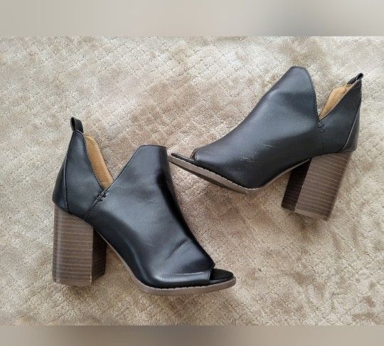 Women's Evelyn Peep Toe Bootie - Black Size 5.5